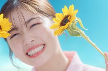 小芝風花、輝く肌＆キュートな笑顔披露！無邪気にはしゃぐ姿も　CANMAKE新CM＆メーキング