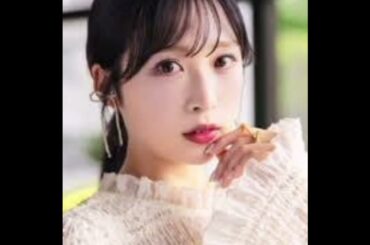 ＜本田翼＞胸元カットアウトのタイトワンピで美スタイル　シルバー調アクセでクールに