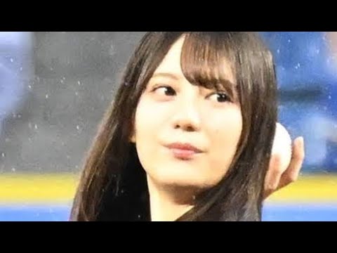 【衝撃映像】小坂菜緒、今年も“ノーバン”なるか！？伝説の始球式が再び！【日向坂46×プロ野球】2025年最新映像⚾✨