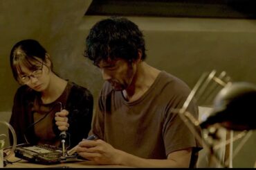 “ハッカー”阿部寛、“恋人”菜々緒とAIをだます！？　FXマネー強奪計画始動　映画「キャンドルスティック」本編の一部公開
