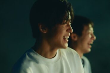 Snow Man目黒蓮が海で無邪気にはしゃぐ「夏の午後」を描いた新CM放送開始　CMソングはミセス新曲「夏の影」