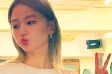 🎀【激レア私服SHOT】山本舞香👗金髪×部屋着×愛犬🐶の最強プライベート✨「バチくそカッケ〜」の声続出🔥💛