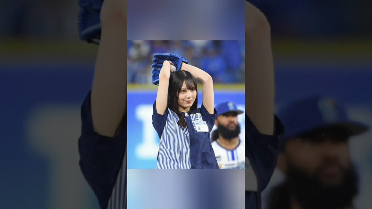 ＜日向坂46小坂菜緒＞ローソンクルー姿で始球式　ノーバン投球に「ナイスピッチング！」「天使ですか？　女神ですか？」