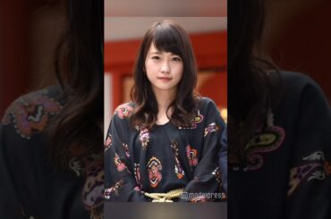 ＜川栄李奈＞花柄トップスが主役！　フリルたっぷりボリューム袖で大人可