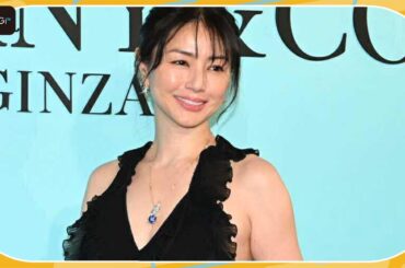 49歳・井川遥、深Vネックのドレス姿で魅了！　「40代は子育てと仕事で充実」