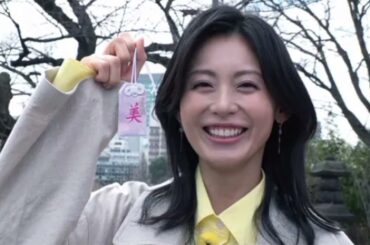 ＜本仮屋ユイカ＞黄色のシャツにスプリングコートで春の着こなし　謎のオブジェ？に驚き　東京・上野公園の華麗な美の歴史をたどる　「新美の巨人たち」で