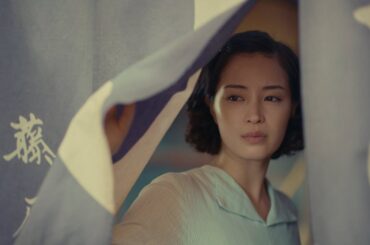 広瀬すず＆二階堂ふみ　未来を夢見る圧倒的な”生”のパワーが渦巻いていた時代を生き抜いた女性たち　「遠い山なみの光」本予告編