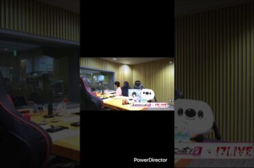 新人の様子を上の方から見下ろしてる先輩あのちゃん