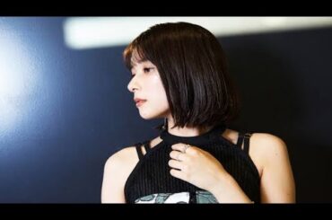 🌙✨芳根京子、水着でナイトプールに登場！🎀俳優仲間とぷかぷか浮遊ショットが「映えすぎ！」と大反響🏖️💫
