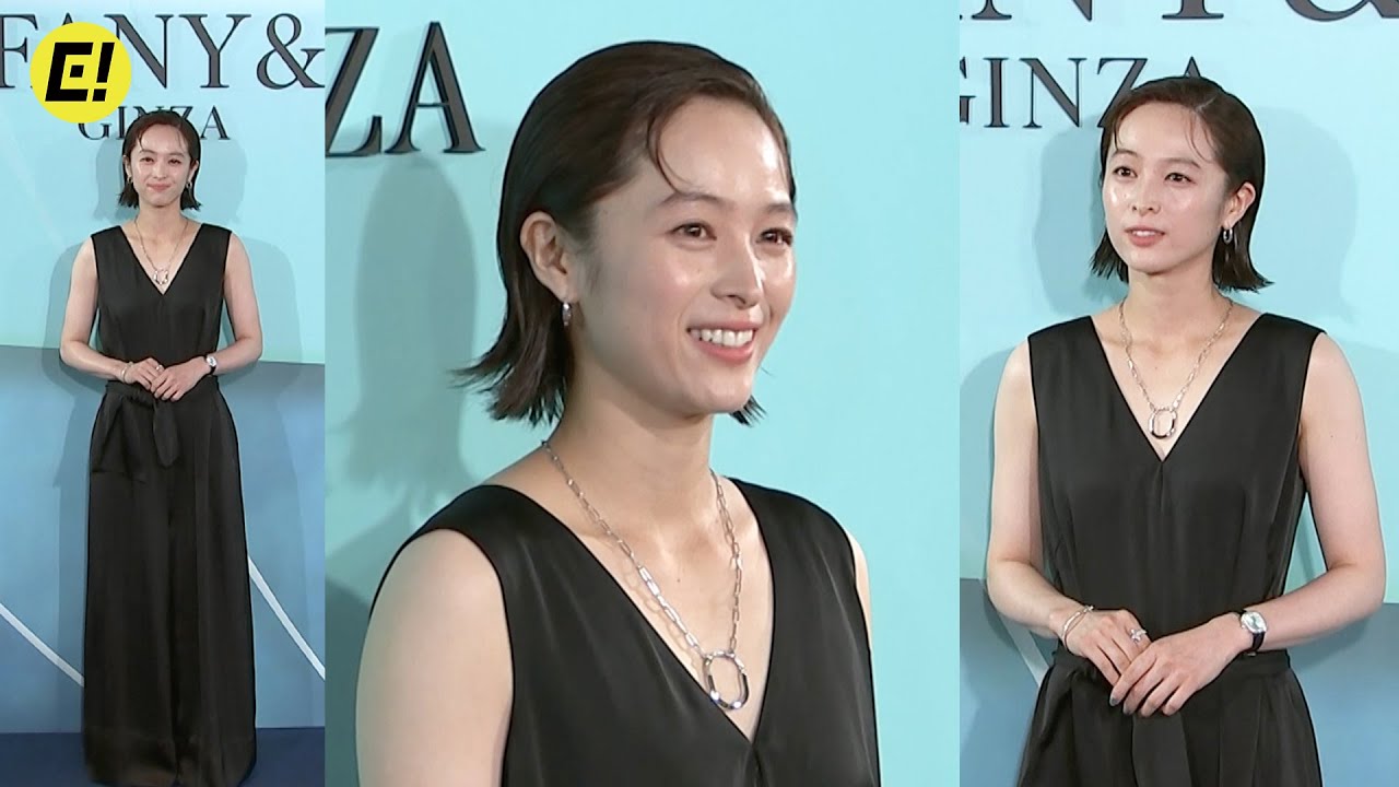 清野菜名、二の腕のぞかせたブラックのセットアップ姿/「ティファニー 銀座」オープニングイベント 清野菜名、二の腕のぞかせたブラックのセットアップ姿/「ティファニー 銀座」オープニングイベント