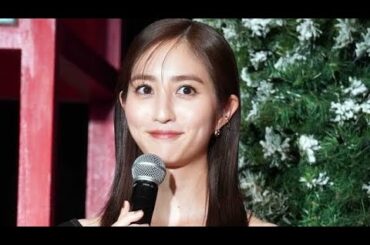 堀田茜、笑顔のオフショットに「ポーズかわいい」「もっと登場期待してます」の声＜まどか26歳、研修医やってます！＞