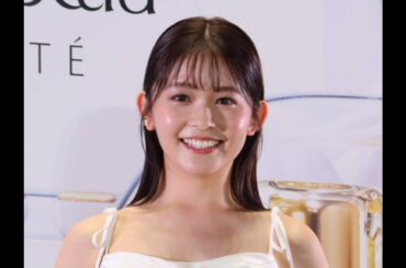 ＜久間田琳加＞キャミワンピで美デコルテ披露　フィッシュテールでエレガントムード