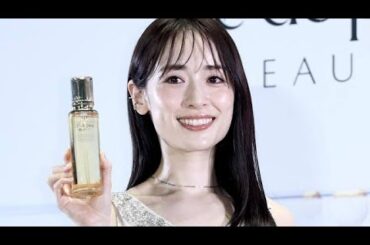 📸✨泉里香、結婚後初の公の場に登場　白ジャンプスーツで幸せオーラ全開💍💐