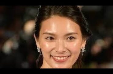 秋元才加、夫・PUNPEEも出演のフジロックでレインコートを忘れた時の「無表情」を公開。「完全に無ですね」