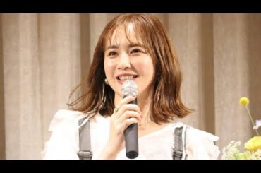 ＜優木まおみ＞大人可愛いサスペンダー×ワンドパンツコーデ　アクセ＆ネイルで華やかさをプラス