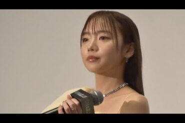 ＜桜井日奈子＞鍛え上げたヒップラインも美しく　タイトなニットワンピの見返りショット公開