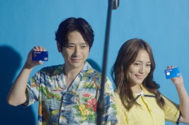 二宮和也、アロハシャツでハワイ気分！川口春奈と共演　ハワイロケ希望でチクリ！？「スタジオ撮影だけど...」　「JCB」新CMメイキング＆インタビュー