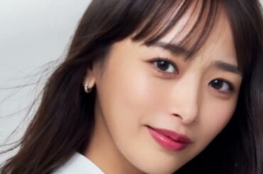 ＜近藤千尋＞チェック水着で鍛え抜かれた美スタイル披露　「産後の体とは思えない」「キレイなママ」と話題に