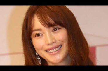 ＜蛯原友里＞そっくりな美人双子姉妹に驚き　45歳に見えない笑顔の2ショット　子供の成長に“じ～ん”