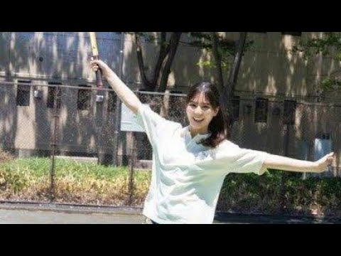 🌟🎉【神ビジュ炸裂】小坂菜緒、3年ぶりソロ表紙降臨✨最強スマイルが炸裂する“こさかなと遊ぼう！”特集🎾🎳【日向坂46ファン必見】💖📸