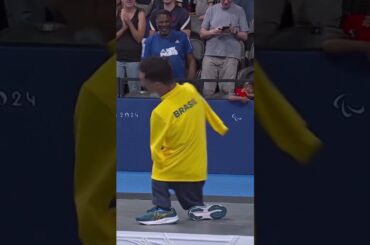 🇧🇷 ガブリエウジーニョ：プールで金メダル、表彰台で喜び🥇