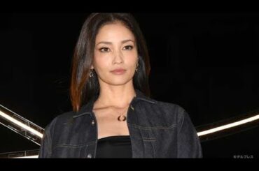 黒木メイサ、美肩際立つタンクトップ姿に「ラインが綺麗」「かっこいい」