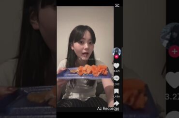 サラダ作ってんのかわいすぎ😍😍#歌詞動画 #めいあちゃん　動画きったり繋げんのむずい