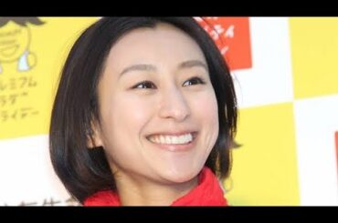 「パリコレ？」「モデル級の美しさ」浅田舞、エレガントな肩出し黒ドレスで圧倒的オーラ放つ