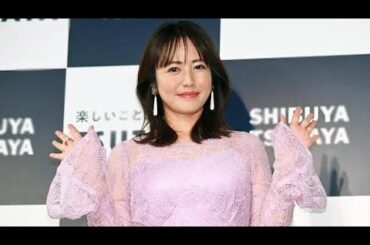 ＜磯山さやか＞41歳グラビアレジェンド　水色水着で魅せる　「可愛すぎる」と話題