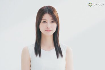 “めるる”生見愛瑠、純白ノースリ姿で6年目のCMに登場　鈴木伸之と美容医療を語る　フレイアクリニック新CM『まっすぐな理想へ』篇