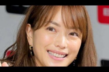 結婚してママになった蛯原友里　４５歳の全身ショットに衝撃走る「ほとんど脚」「永遠のエビちゃん」