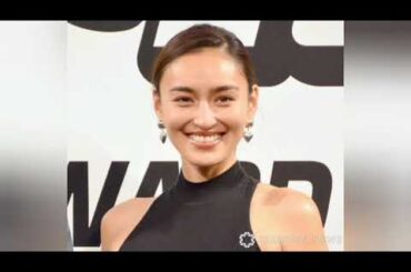 長谷川潤、北海道・定山渓で家族旅行　“道民”「ええええ！」「来てたなんて」　継父と遊ぶ長男“顔出し”ショットも