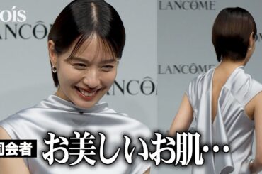 戸田恵梨香、うっとり肌艶　べた褒めされ笑顔　美背中もチラリ