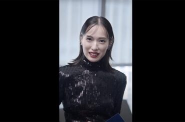 戸田恵梨香、大胆に背中が開いたドレス姿を披露　「ジェニフィック アルティメ エッセンス ローション」ブランドムービー