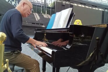 【もたれる/左手は全部スタッカートで（笑）】『ウィンナ・マーチ』『18番/30番/OP879』チェルニー『オー・ソレ・ミオ/私の太陽』『左目探偵EYE』『三角ピアノ/新宿住友ビル』ストリート・ピアノ