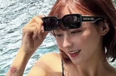 てんちむ、黒ビキニでタトゥー披露！さらに水泳帽姿で“本気泳ぎ”にファン騒然…