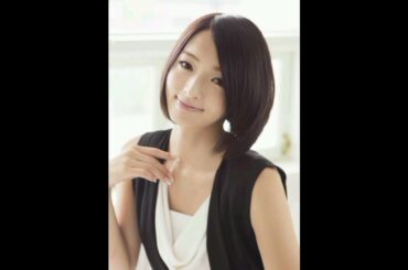 「眼のやり場に...」佐藤かよ〝ぴたぴたタンクトップ〟ショットに反響続々「適度?セクシー過ぎますが…」「指先まで美しくて素敵だ」の声