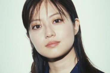 今田美桜、雰囲気ガラリ！？クールなスーツ姿で自信満々な表情　“ビッグマウス”も　SCSK新CM「BIG MOUTH篇」