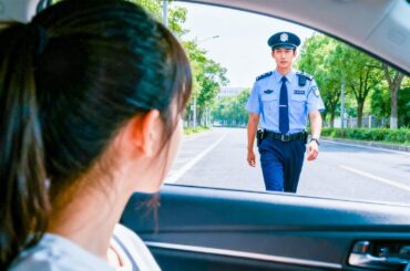 女孩不小心撞車，怎料對方竟是帥氣警察，一見鐘情，從此命運改變！
