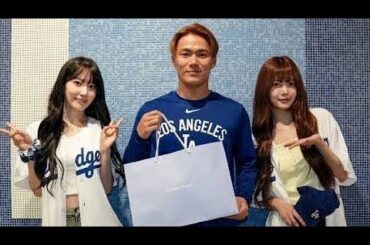 LE SSERAFIM 宮脇咲良とホン・ウンチェ、山本由伸＆キム・ヘソン選手と記念ショット！ドジャー・スタジアムを訪問