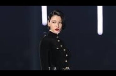 どんだけ脚長っ！三吉彩花　９頭身の黒ストッキング映える異次元の超絶スタイルで圧倒　中条あやみ、池田エライザと登場