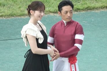 【口取り 表彰式】2025 G2 神戸新聞杯 エリキング 川田 将雅 【プレゼンターは本命馬エリキングの皆藤愛子さん 阪神競馬場】