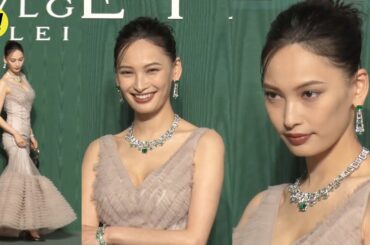大政絢、胸元が開いた大胆ドレス／「ブルガリ カレイドス　色彩・文化・技巧」 オープニングデイ フォトコール