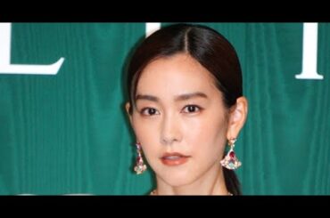 新着- 桐谷美玲、『ブルガリ』ジュエリーまとい神々しい装い モダンなドレス姿で登場