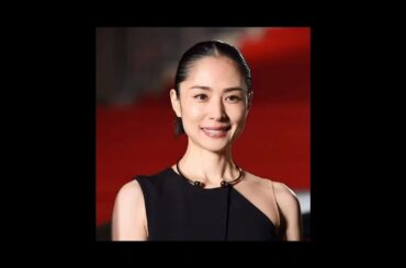 52歳に見えない」黒キャミ姿の深津絵里にネット騒然！ 美容医療に頼らない“最強のアンチエイジング”とは