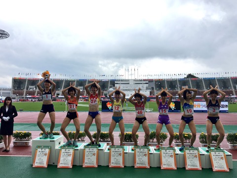 【画像】陸上部の表彰台ポーズｗｗｗｗｗｗｗｗｗｗ