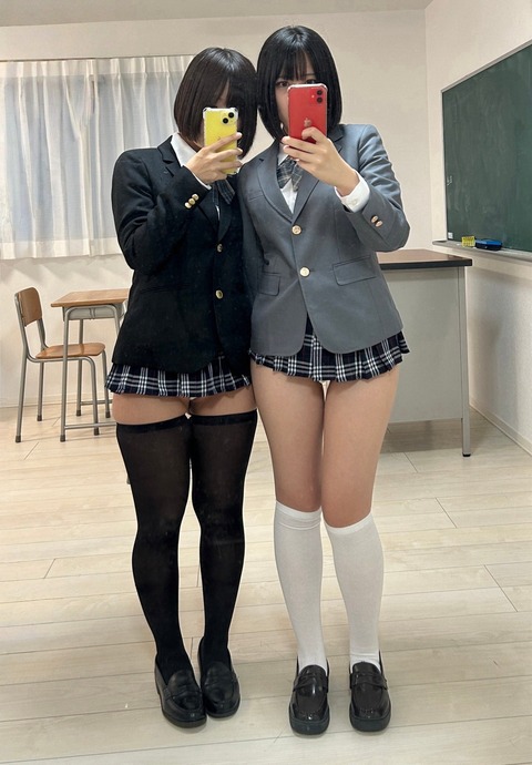 【画像】JK「アタシらの太ももムチムチ♡すぎ！ｗインスタに載せちゃえ！！」