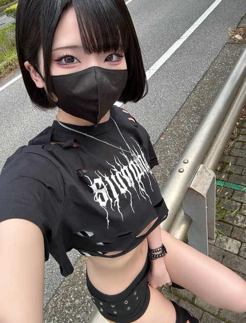 【画像】Z世代さん、露出度高めの服で外出🔥ｗｗｗｗｗｗｗｗｗ