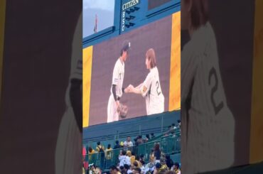 9月26日 栄光のバックホームに出演する松谷鷹也さん、鈴木京香さんによるファーストピッチセレモニー