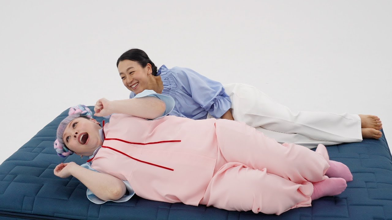 浅田真央&渡辺直美、7年ぶりに共演!ベッドの上でたわむれる姿が微笑ましい エアウィーヴ新CM『New airweave』篇 浅田真央&渡辺直美、7年ぶりに共演!ベッドの上でたわむれる姿が微笑ましい エアウィーヴ新CM『New airweave』篇